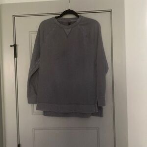 Universal Thread Women’s Medium Sweatshirt